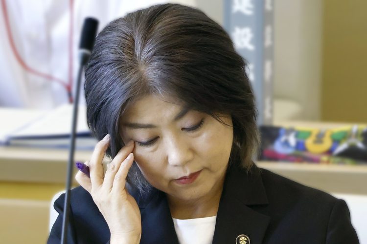 ”辞めるのやめた”宣言の裏にはある女性支援者の存在があった（共同通信）
