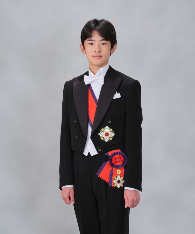 燕尾服の悠仁さま 大勲位菊花大綬章を身につけられている(2025年9月6日、写真/宮内庁提供)