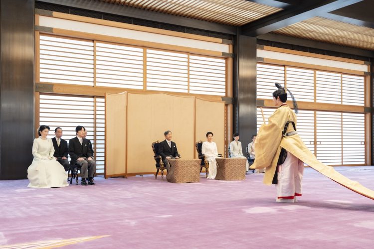 秋篠宮ご夫妻に感謝の言葉を述べられた悠仁さま(2025年9月6日、写真/宮内庁提供)