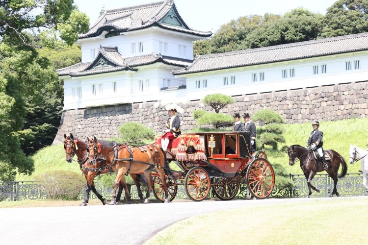 馬車に乗られた悠仁さま(2025年9月6日、撮影/JMPA)