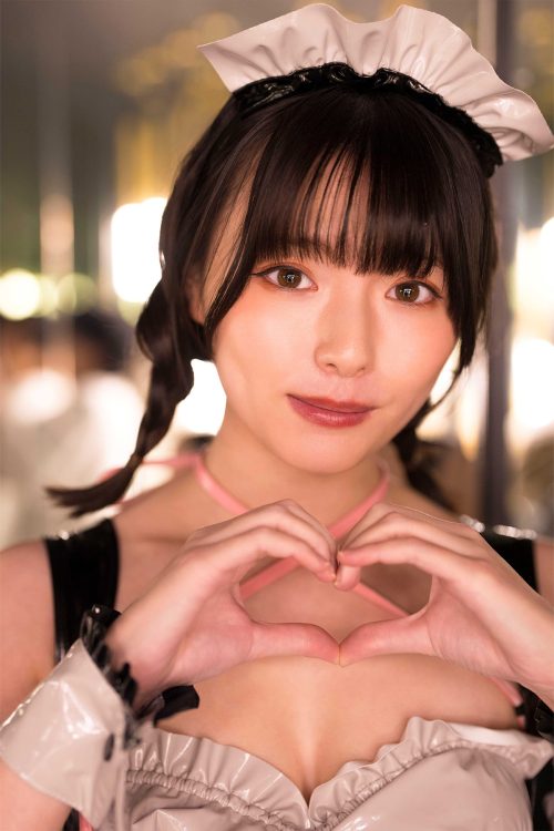 コスプレの王道メイド服も披露