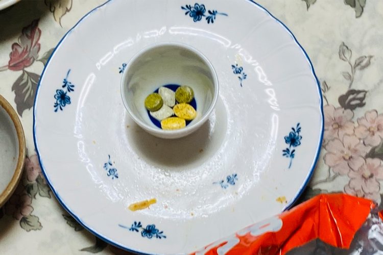 今も朝比さんが帰省すると、母は食事と一緒にサプリメントを出す