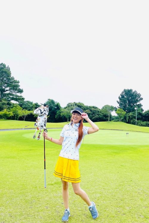 スタイル抜群のゴルフウェア姿も(Instagramより)