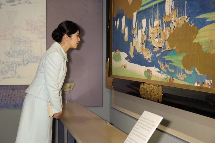 新潟市歴史博物館みなとぴあを視察された(2025年9月7日、撮影/JMPA)