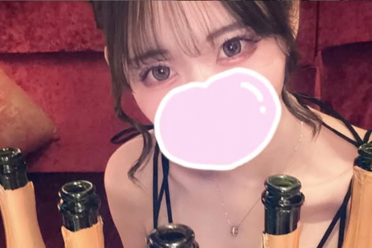 初公判の際は顔の半分はマスクで隠れていた