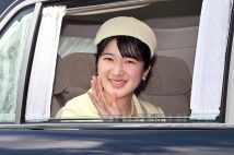 9月6日から8日の3日間、新潟県に滞在された愛子さま(写真は9月11日、秋篠宮妃紀子さまにお祝いのあいさつをするため、秋篠宮邸のある赤坂御用地に入られる様子・時事通信フォト)