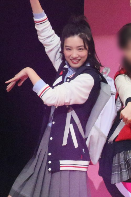 制服姿の永野芽郁（2016年）