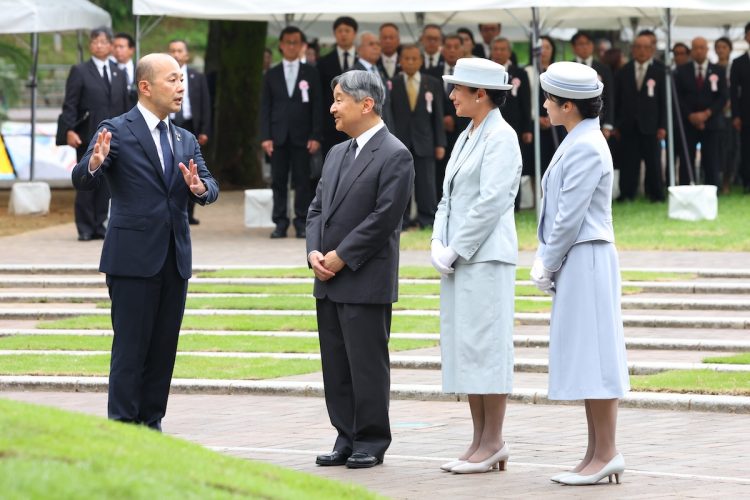 雅子さまと愛子さまは同じ色のスーツを選ばれた(2025年9月12日、撮影/JMPA)
