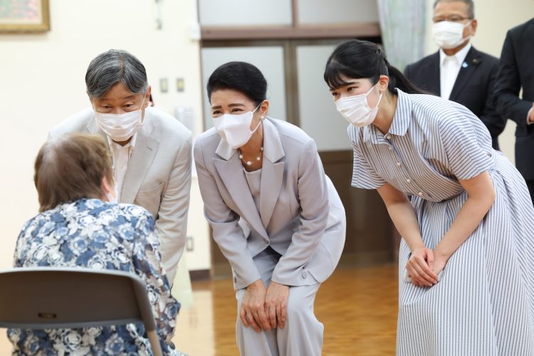 施設で暮らしている被爆者らと懇談された(2025年9月13日、撮影/JMPA)