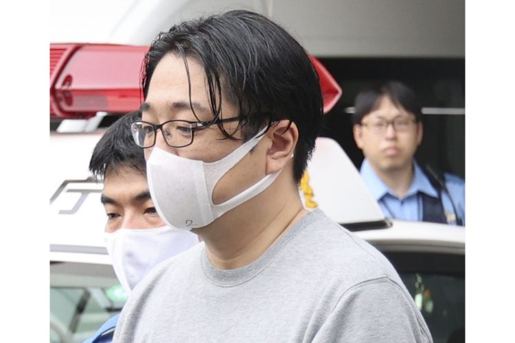 教え子にわいせつ疑いで逮捕された石田容疑者(共同通信)