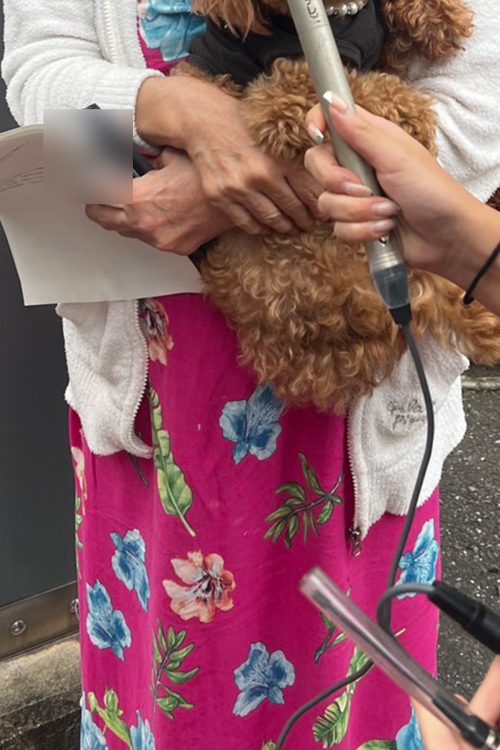 林家夫妻の隣に住む女性