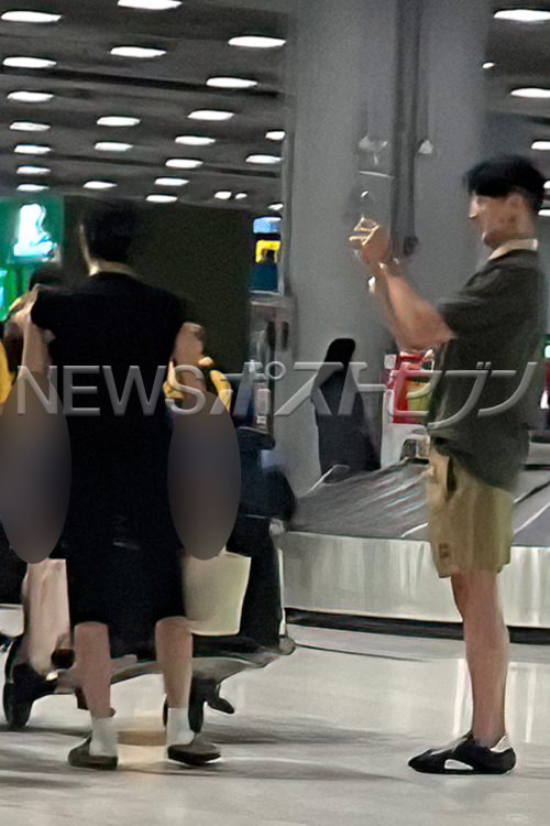 笑顔で写真を撮る弟の翔太