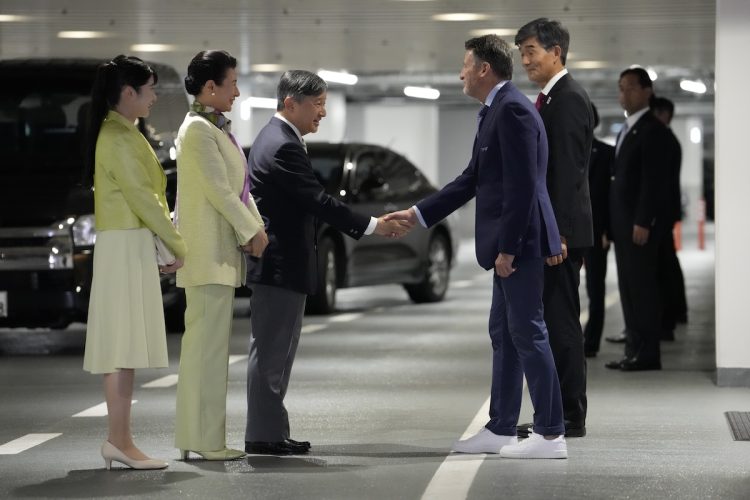 会場に到着した天皇ご一家(2025年9月21日、撮影/JMPA)