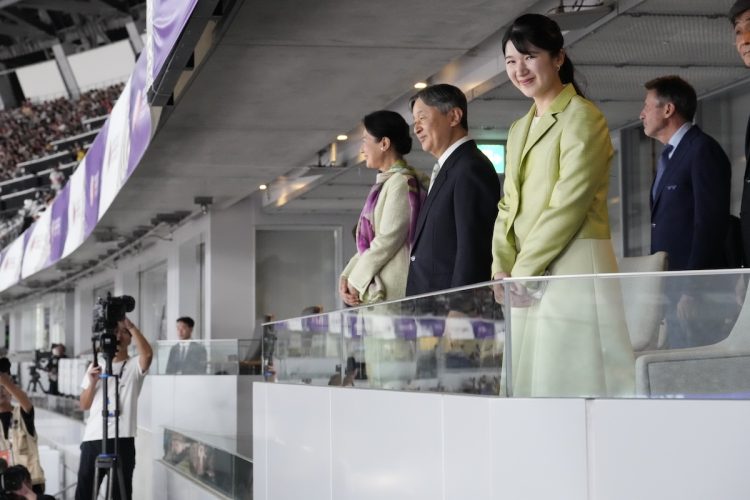 それぞれ濃淡が違うライトグリーンをお召しに(2025年9月21日、撮影/JMPA)