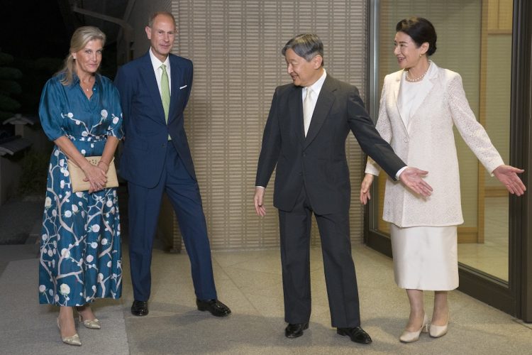 天皇陛下のネクタイと合わせたリンクコーデだった(2025年9月19日、写真/AFLO)