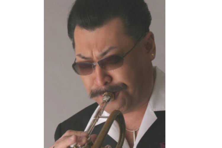 タレントでミュージシャンの桑野信義（HPより）