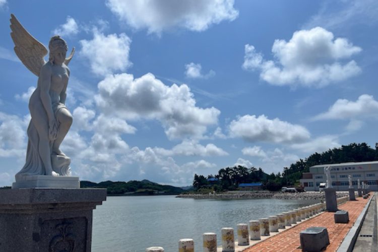 新安諸島は1004つの島があることと、1004の発音が韓国語で「天使」と同じことから天使と絡めたプロモーションが行われている