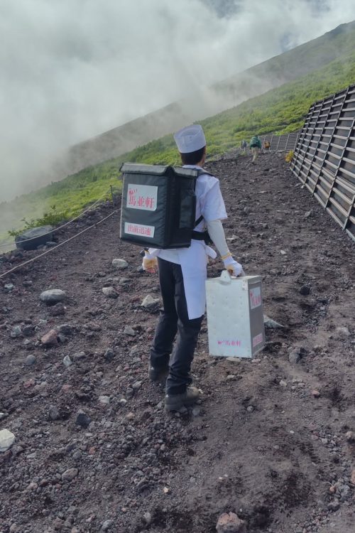 月に1~2回ほど、仕事が休みの土日に関東甲信越地方の日帰りできる山を中心に登山(インスタグラムより)
