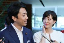 小泉進次郎氏と妻の滝川クリステルさん（2019年、時事通信フォト）