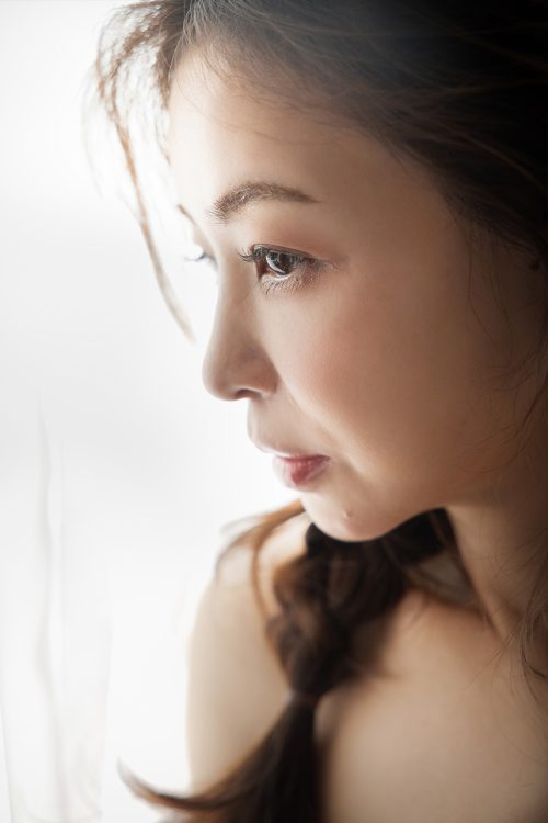 テレビやプロレスの世界でも活躍し、2008年に結婚後は台湾に移住
