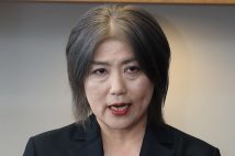田久保真紀市長が目論む「逆転戦略」は通用するのか（時事通信フォト）
