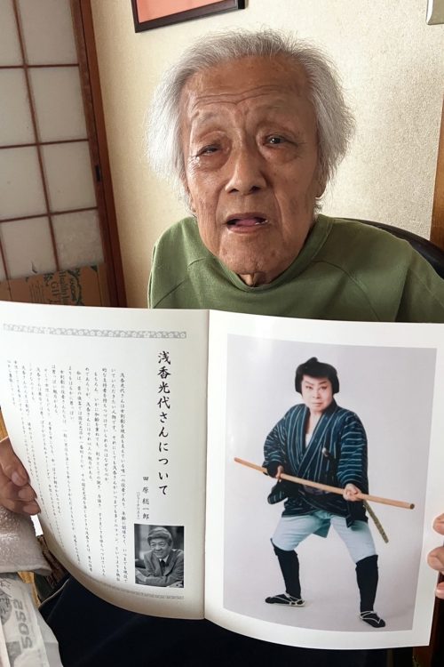 「世志凡太、元気でございます」と涙ながらに話した