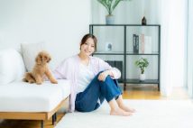 《ペット市場の注目銘柄》ペット保険の最大手・アニコムホールディングス、減益決算でも株価倍増したワケ　契約買取の費用計上で大きな業績飛躍への期待