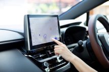 故障じゃないの？猛暑でカーナビ画面が突如真っ暗に…　車載機器メーカーが解説する原因と対策、「高温では一部機能制限」「冷やすより遮光シート使用が効果的」