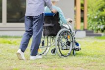 「この先もずっと介護を続けるのか…」妻の没後も続く“義母の世話”で疲労困憊　法的に縁を切るには「姻族関係終了届」の選択肢も