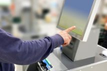 「券売機は大丈夫だけど…」セルフレジが苦手という人たちが感じる“壁”　操作に大差はないが「間違えるわけにはいかない」「なんで自分で会計しなきゃならないのか」の思い