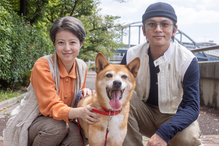 晩年犬を飼っていた嵩（北村匠海さん）と、のぶ（今田美桜さん）（『あんぱん』公式Instagramより）