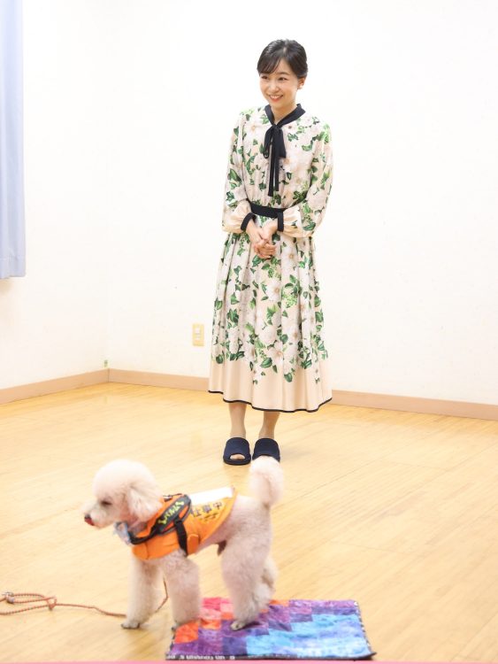 聴導犬の訓練を見学された(2025年10月7日、撮影/JMPA)