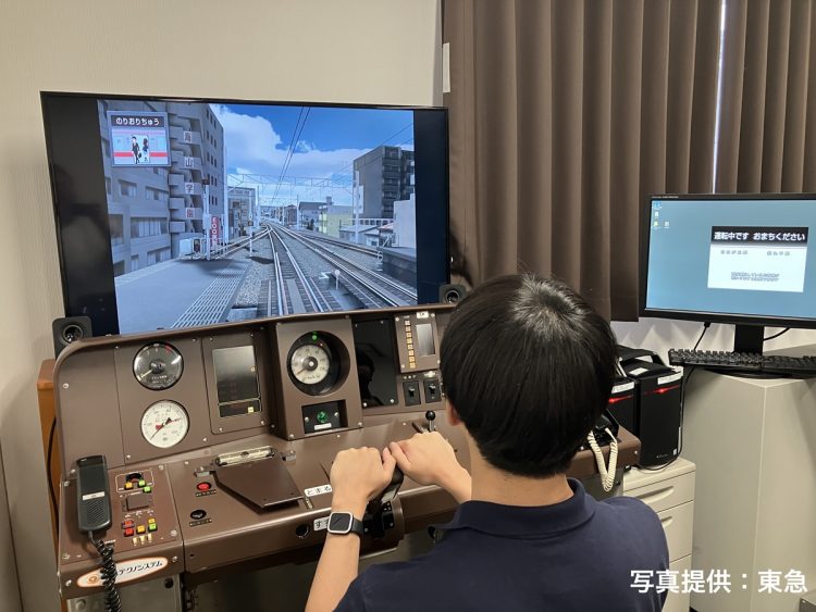 川崎市と東急グループがタッグを組んで実現した返礼品「運転シミュレーター体験」の様子