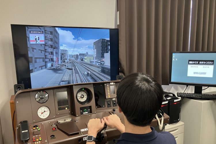 川崎市と東急グループがタッグを組んで実現した返礼品「運転シミュレーター体験」の様子