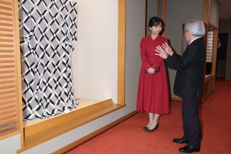 森口邦彦氏から説明をうけられた佳子さま(2025年10月9日、撮影/JMPA)