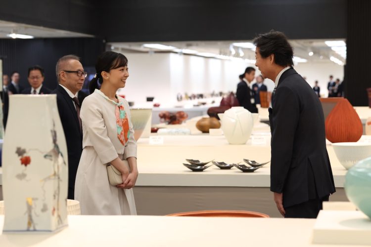 日本工芸会の総裁を務める佳子さま(2025年10月10日、撮影/JMPA)