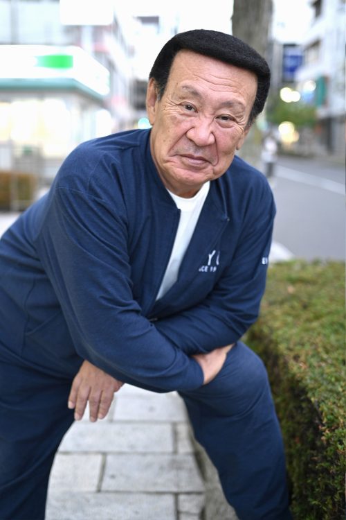 70歳とは思えぬ筋骨隆々とした肉体は迫力満点だ