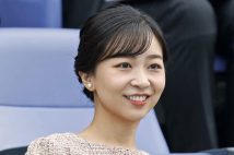 公務に臨まれるたびに、そのファッションが注目を集める秋篠宮家の次女・佳子さま(共同通信社)