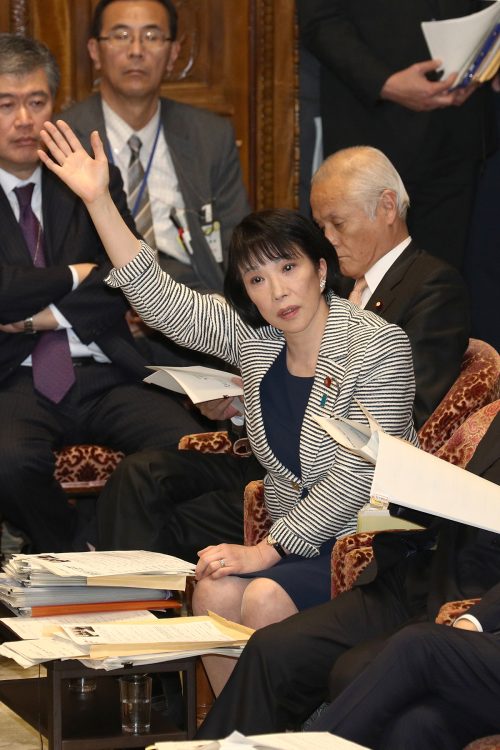 総務大臣に就任、2017年に在任日数歴代1位に(共同通信社)