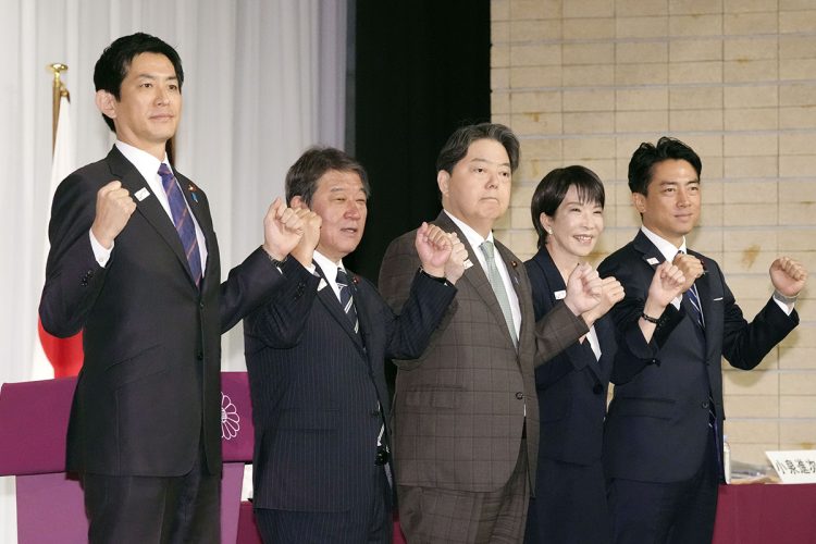 総裁選では、5人の候補が争った。(左から小林鷹之氏、茂木敏充氏、林芳正氏、高市氏、小泉進次郎氏) (共同通信社)