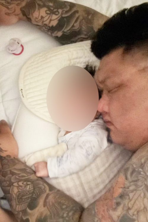 愛娘との写真が複数投稿されていた(本人SNSより)