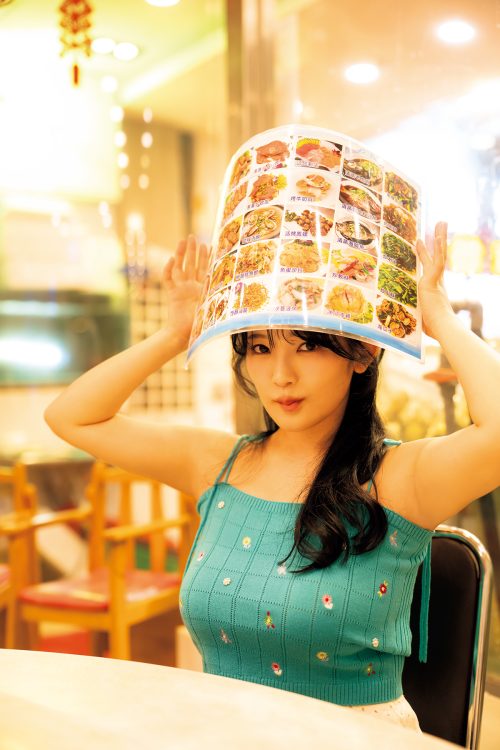 2013年にデビューし、現在はグラビア活動を中心に女優業やタレントとして幅広く活躍中