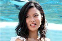 活動再開を発表した小島瑠璃子(時事通信フォト)