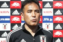 日本サッカー協会の影山雅永元技術委員長が飛行機でわいせつな画像を見ていたとして現地で拘束された(共同通信)