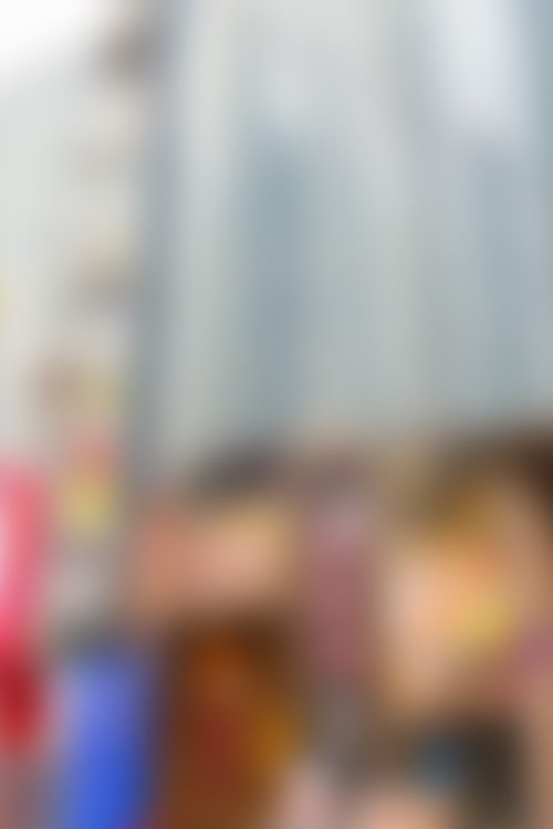 雑居ビルの7階にガールバーがある