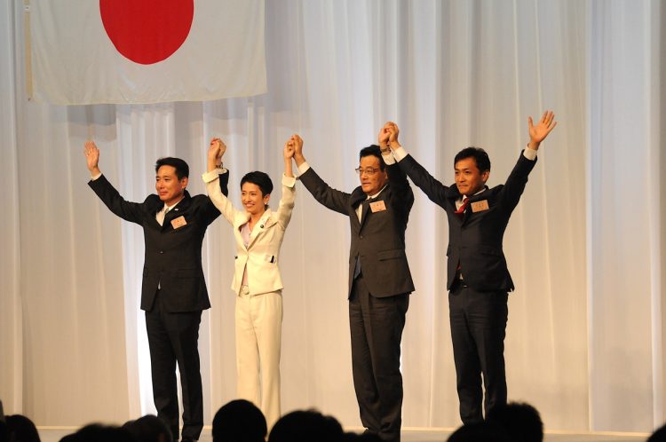 2016年の民進党代表選挙では、蓮舫・前原・玉木の3氏が立候補。蓮舫氏が代表に選出されたが、玉木・榛葉両氏はYouTubeチャンネルで黒歴史と茶化した(2016年9月撮影:小川裕夫)