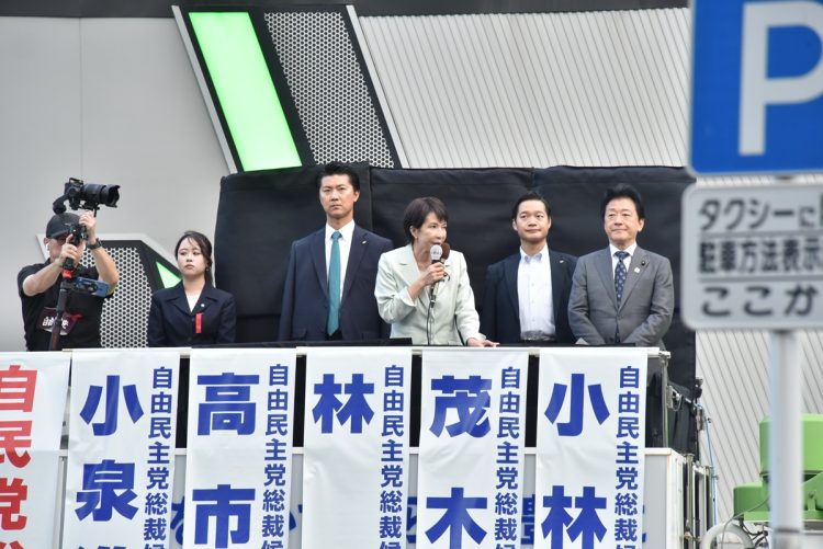 自民党総裁選では東京・秋葉原駅で総裁選候補者5名による街頭演説会を実施。下馬票を覆し、高市氏が新総裁に就任した(2025年9月撮影:小川裕夫)