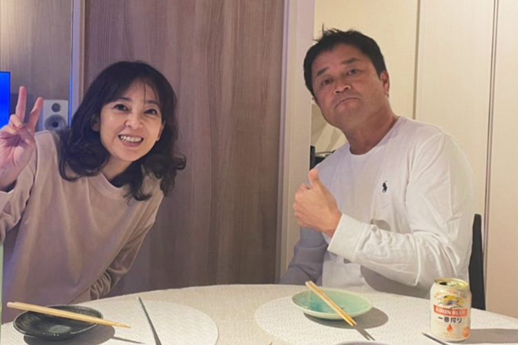 横田プロとのツーショットや笑顔の写真をブログに投稿(ブログより)