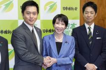 この笑顔はいつまで続くのか(左から吉村洋文氏、高市早苗・首相、藤田文武氏)
