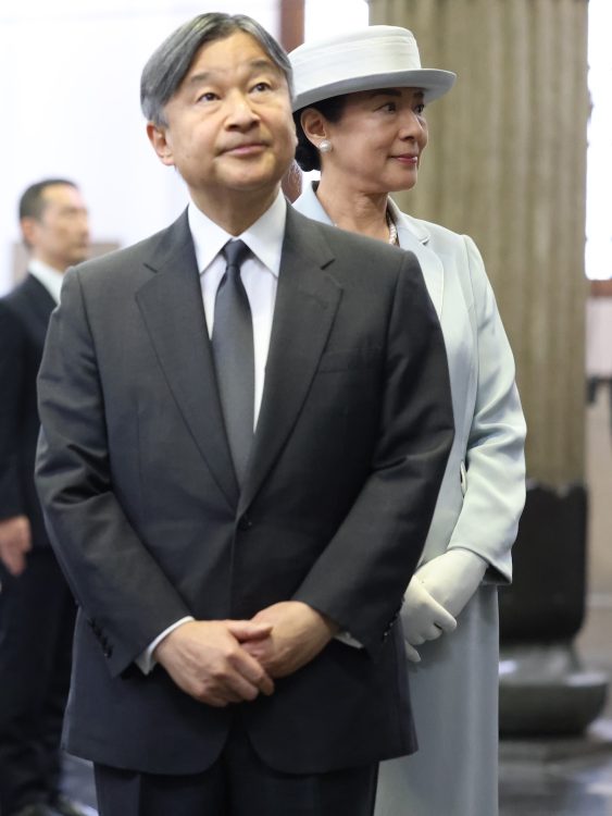 犠牲者の遺族と懇談された(2025年10月23日、撮影/JMPA)